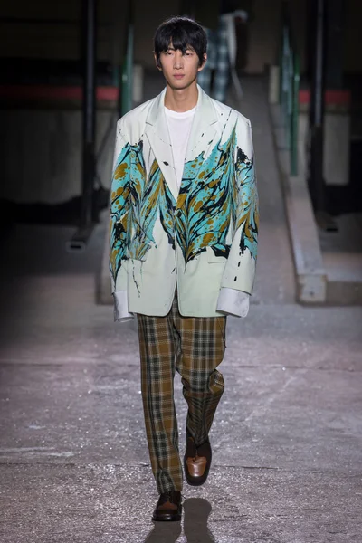 Look 40